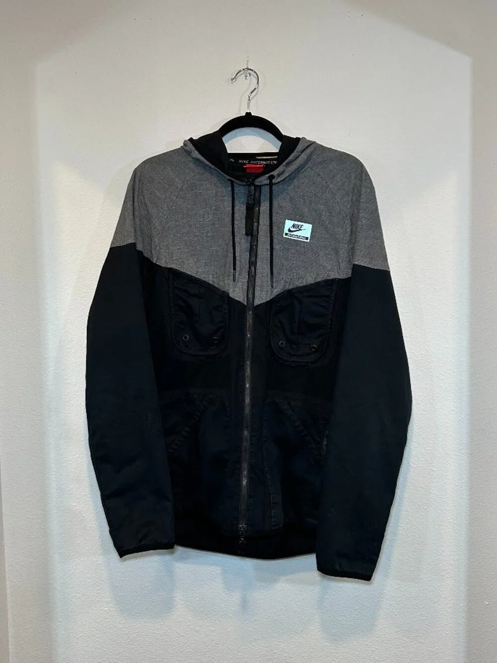 Nike International Men's Black Windrunner Tech Wear Zip-Up Jacket Size Small
